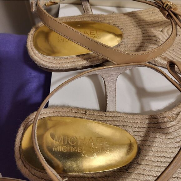 MK Michael Kors Tan Patent Leather & Jute Sole T-Strap Sandals sz. 9.5 Ret.$129 - Picture 6 of 7